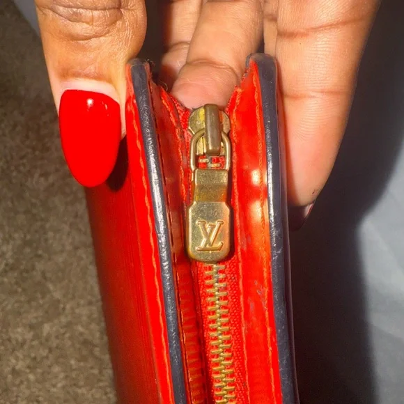 Louis Vuitton Epi Clutch - Picture 4 of 5